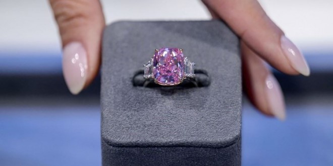 الماسة الوردية «إتيرنل پينك» بـ 35 مليون دولار