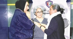 ‏‫منى القناعي تتوسط فاطمة حيات وأسماء المقبل